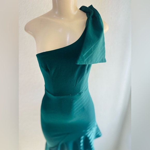 SHOWPO LISTEN TO THE RADIO DRESS IN EMERALD GREEN SIZE 2 - Picture 6 of 16